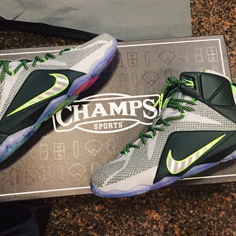 kurtzerkicks's tweet photo. Big shout out to @champssports for the recent care package ๐ #NikeLeBron12 #DunkForce #Champs http://t.co/kNQwEeMn22