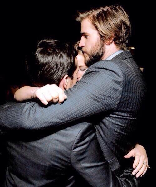 TheHungerGamers's tweet photo. The Hunger Games Trio. ❤️ #JenniferLawrence #JoshHutcherson #LiamHemsworth #Mockingjay http://t.co/w9vEuaUWpO