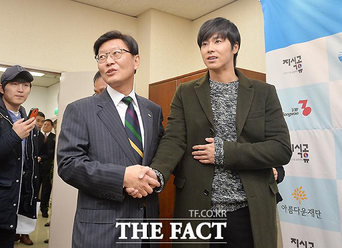 B2xY_-SCAAAmbrD.jpg:large