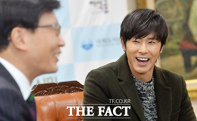 B2xZS25CAAAbsqP.jpg:large