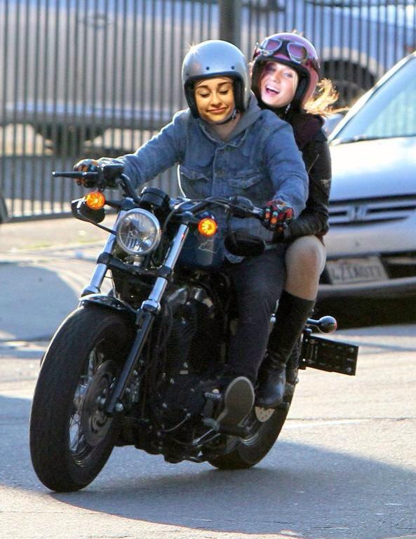 YvetteMonreal's tweet photo. Me and @therealritavolk on our way to watch #FakingIt !!🚲💨💨🐮⭐️ we're so excited!!😆 http://t.co/I5pt60amQ5