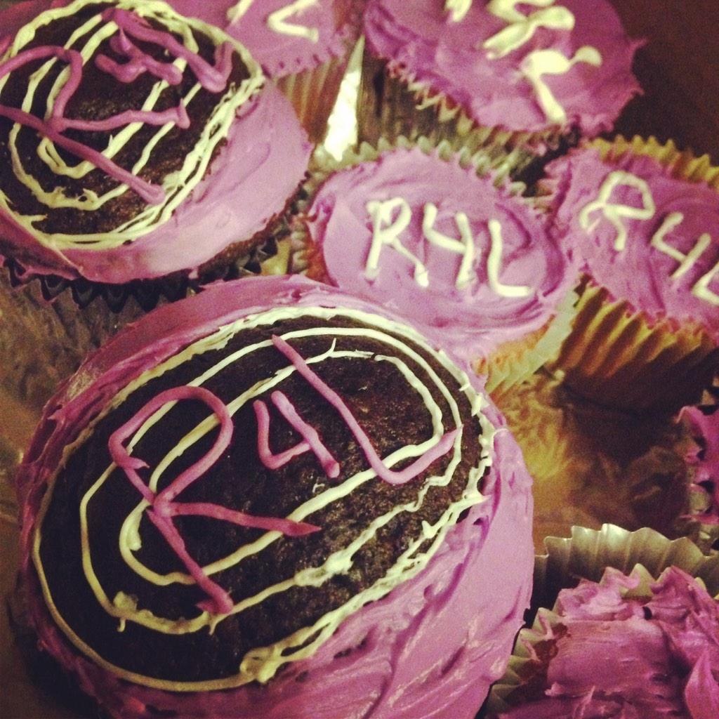McLangleyRelay's tweet photo. McLean's Relay committee made cupcakes for 400 Day tomorrow! #FoodForFollow, like on FB, or sign up for Relay! 💜💜💜 http://t.co/uKXFG0yMXq