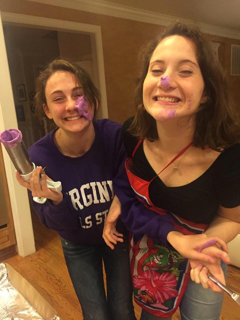 McLangleyRelay's tweet photo. McLean's Relay committee made cupcakes for 400 Day tomorrow! #FoodForFollow, like on FB, or sign up for Relay! 💜💜💜 http://t.co/uKXFG0yMXq