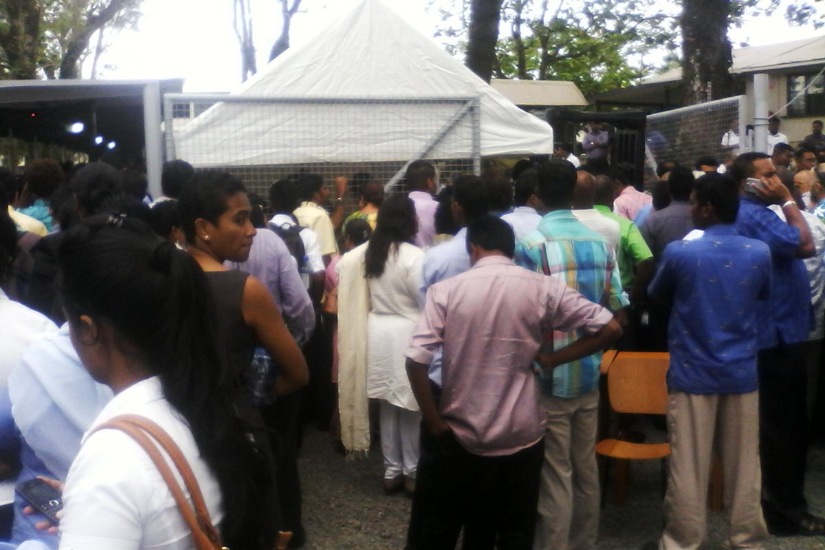 Crowd waiting to get in Fiji National University to hear India PM speak on the Pacific - India's relations #fijiindia