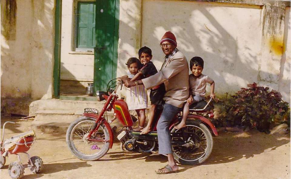 CadburyIndiaMAS's tweet photo. Our first bike ride with the happiest Grandpa!
#Weremember http://t.co/uTVggGt09w