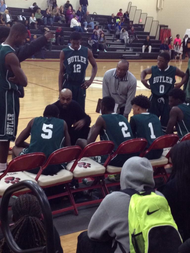 SRButler1's tweet photo. Butler and Westminster tied with 5 minutes to go!! GO REBELS!! @HSVk12 http://t.co/9J2eazxEe1