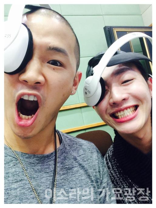 오늘 퀴즈를 풀기위해 놀러온 남자들! 쇼리씨와 제이켠씨에요:) 셀카만 봐도 오늘 재밌는 한시간... 예상되시죠?
