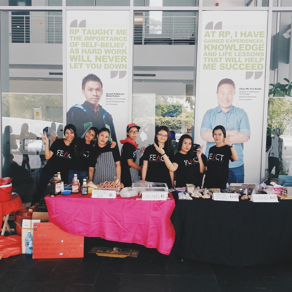 botakprdctns's tweet image. HAVE YOU MADE YOUR WAY TO REACT BOOTH?! They have cupcakes,cookies, hotdogs, soda and Henna services!!! #timetoreact