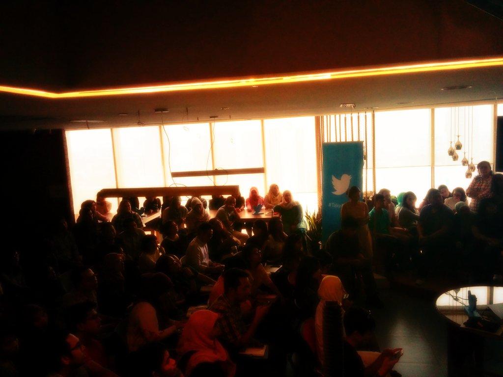 disha's tweet photo. Infectious energy @Mindshare Indonesia! No pics can do justice. #TakeFlight http://t.co/43KOoM0qiK