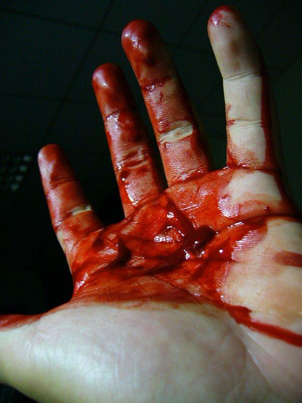 MacbethLadyy's tweet photo. why isn't this blood coming off my hands???? http://t.co/oiTh9xDi9N