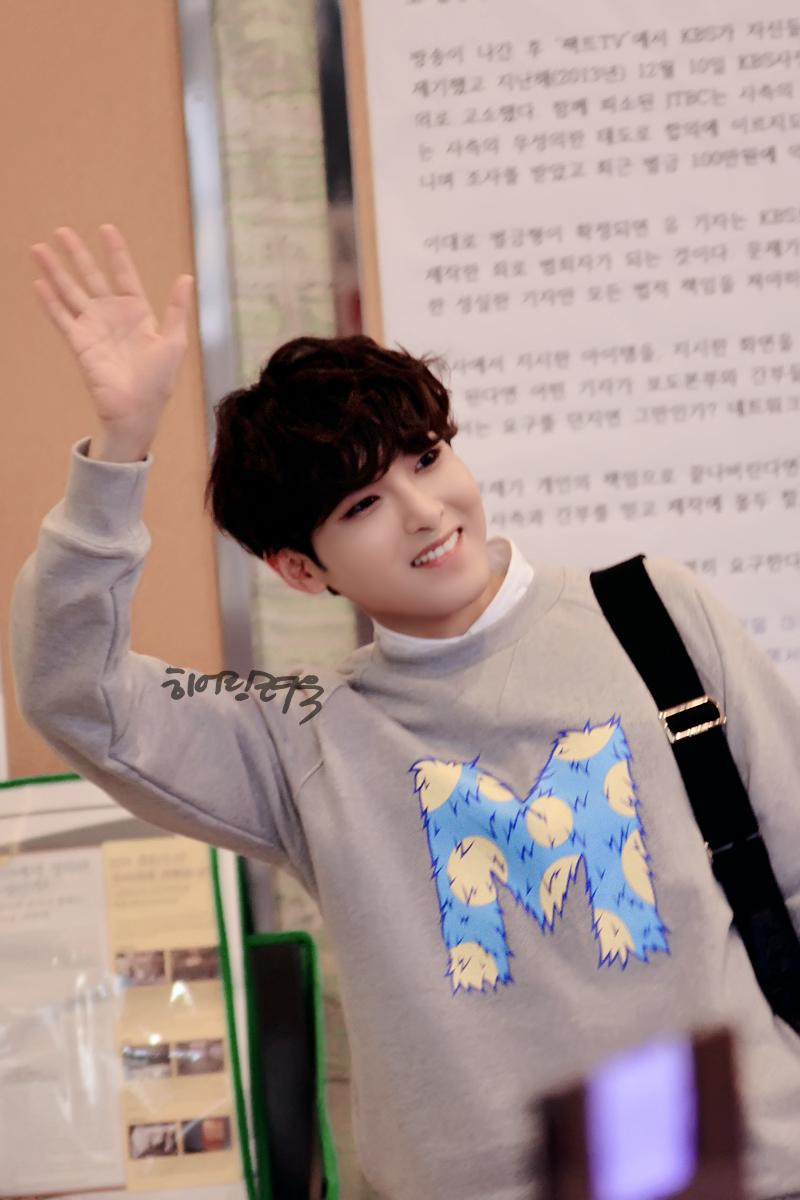 HearingRW's tweet photo. 140910 Kiss the radio - [2P] -> http://t.co/3uJRzP1R7Z http://t.co/APX25kx3zY