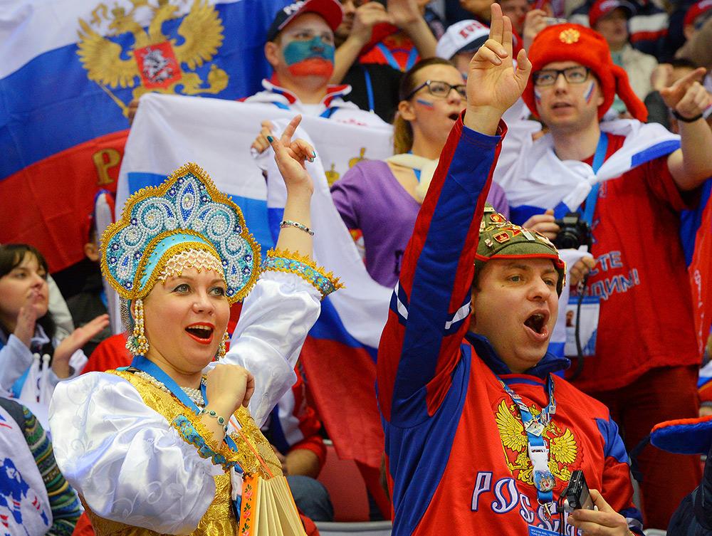 Счастливые россияне. Радостные россияне. Россия люди. Россияне народ. Виды россиян. Счастливые россияне. Радостные россияне. Россия люди. Россияне народ.
