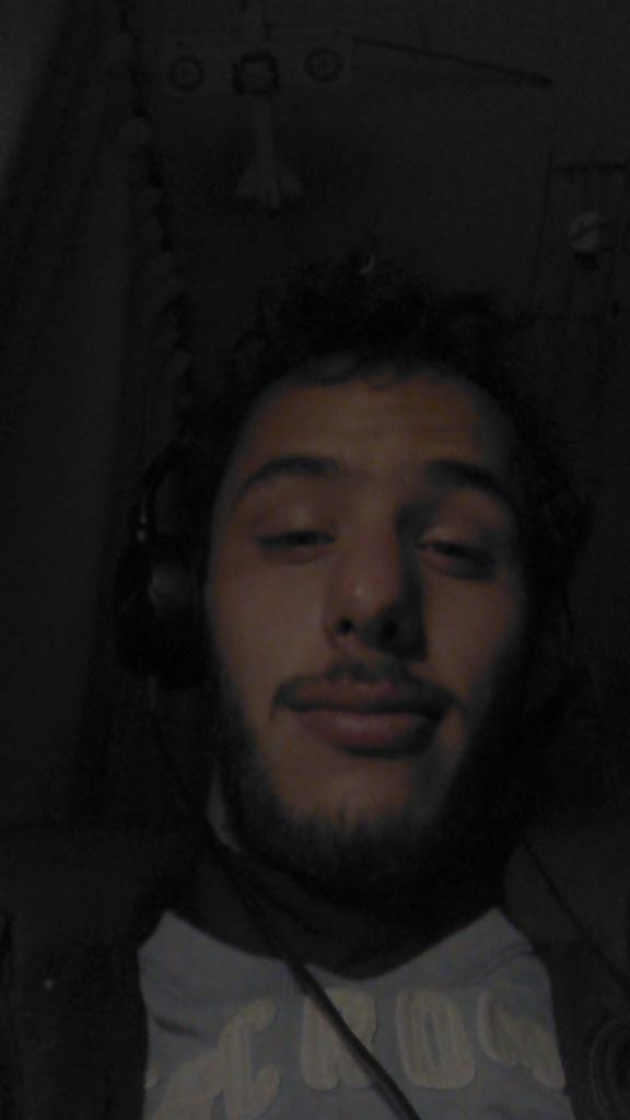 pedro8392's tweet photo. #sisepuede #ultimojalon solo 2 semanas y soy Libre de la #escuela http://t.co/ffVesk7Hkc