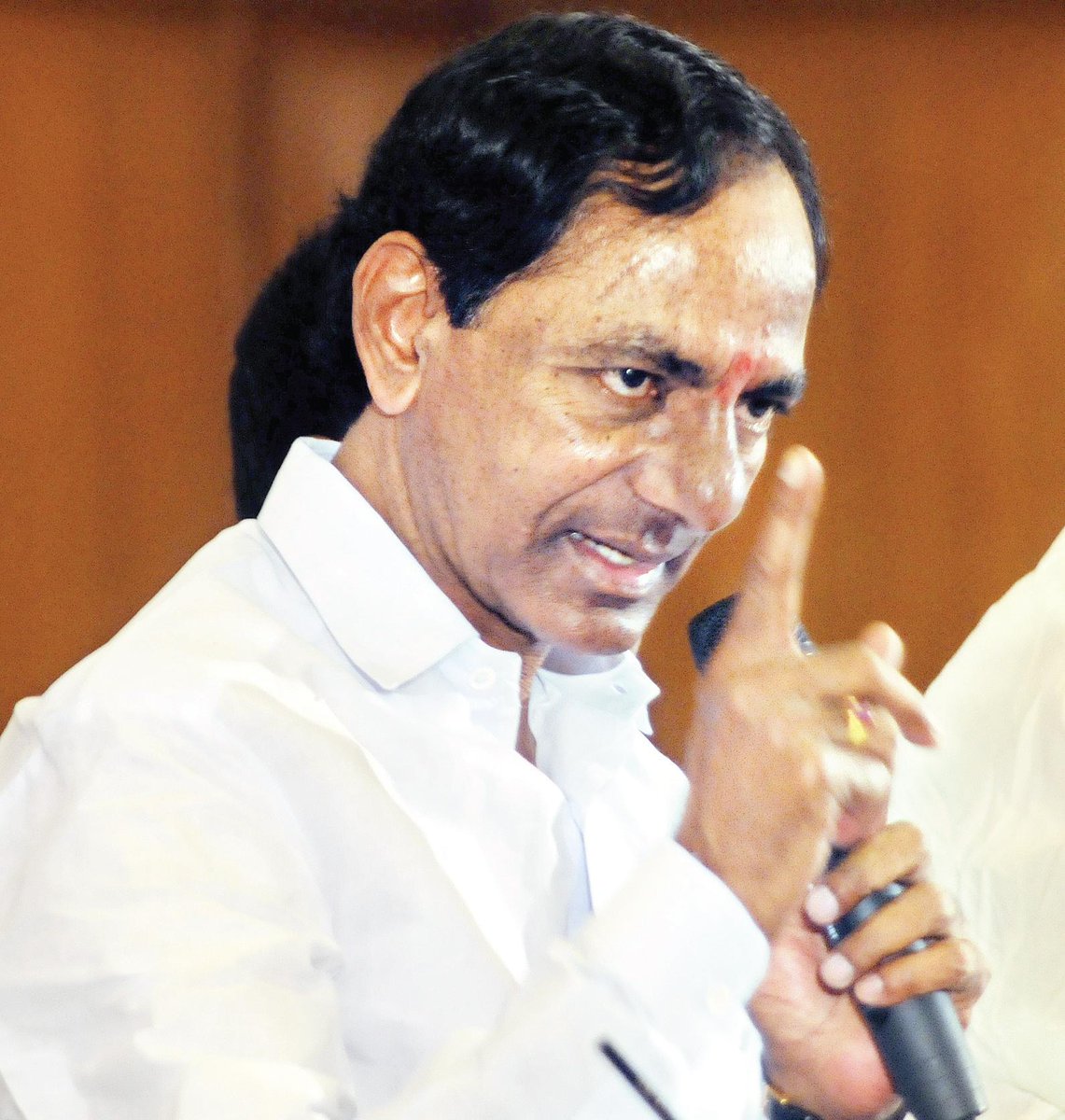TheHansIndiaWeb's tweet photo. #KCR violating anti-defection laws: #Congress http://t.co/vLDIs2BRdm 
#telangana @CongressTS @trspartyonline http://t.co/oHBUoxe3pH