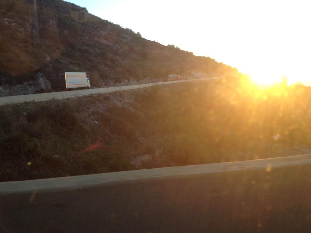monmislilith's tweet photo. @NovullpagarC32 @eixdiari @transit #proucamions a les costes! #noalscamions de 6-8 h mati. Saturació i perill http://t.co/lMRYzom4PI