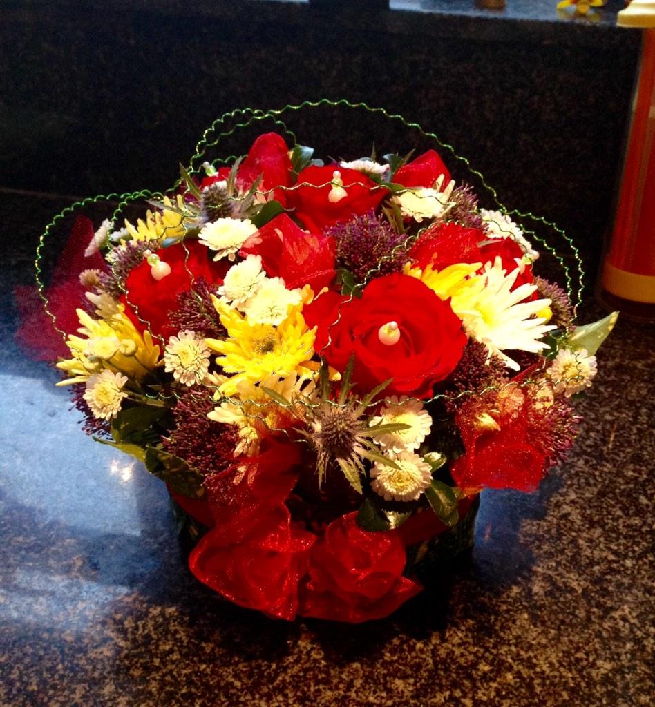 Boreham_Flowers's tweet photo. Would you like to send something a bit different? How about one of our giant cupcakes - calorie free and long lasting http://t.co/wEQ5x6nDx0