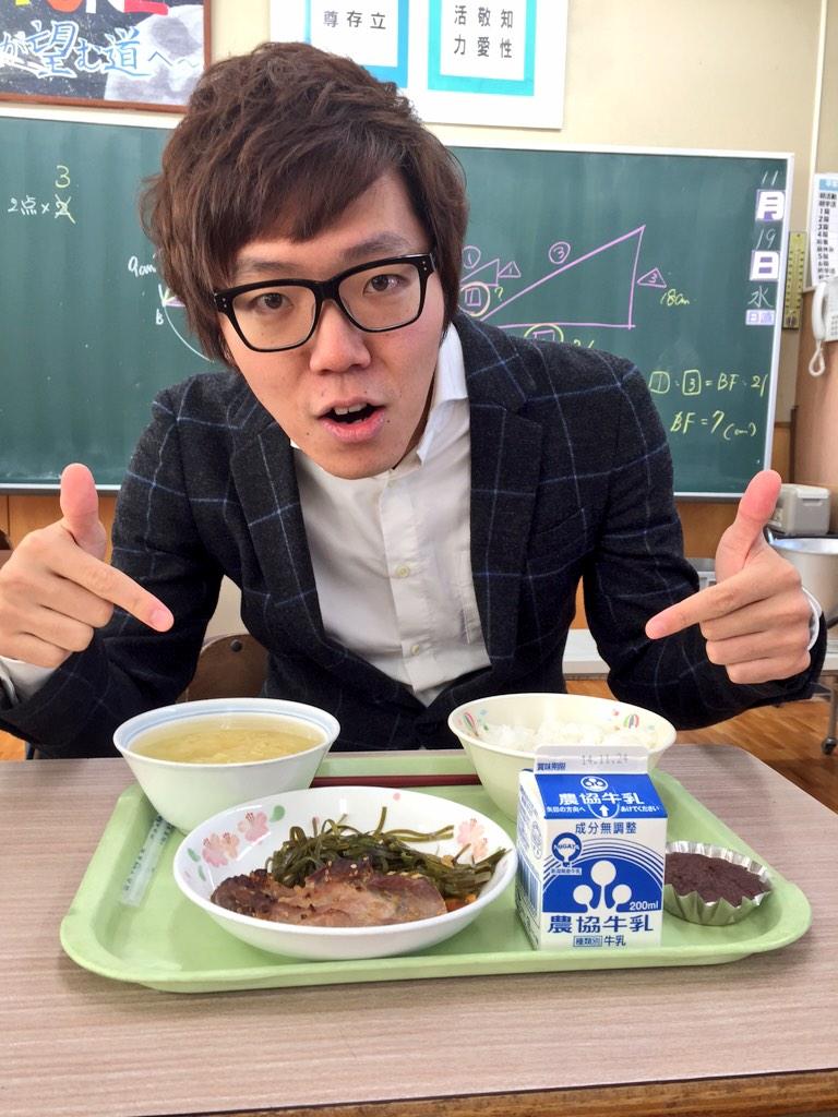 hikakin's tweet photo. 実は今日は母校で講演会でした！
まさかの10年ぶりに給食頂きました！
おかわりしてしまった（笑） http://t.co/W6636lEHTO