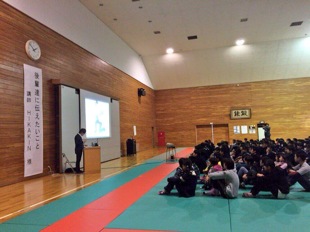 hikakin's tweet photo. 実は今日は母校で講演会でした！
まさかの10年ぶりに給食頂きました！
おかわりしてしまった（笑） http://t.co/W6636lEHTO