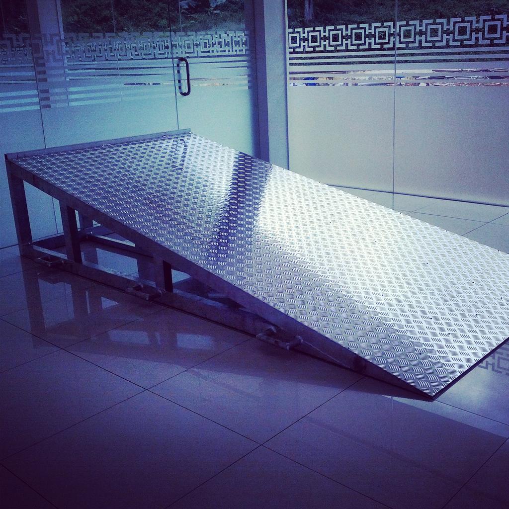 UMechPrototype's tweet photo. Yeyyyy we have our own ramp for brake testing!!! 😍 http://t.co/WP15O5yWiv