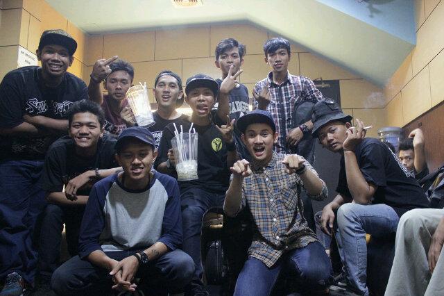 Ini on backstage ada temen2 <a href="/arifshidiq/">Arief Sidiq A. Fauzi</a> MLS <a href="/EvanWidiK/">Evan W</a> SEREALCOKLAT <a href="/downego/">Down Ego Official</a> <a href="/hairockyjelly/">Rocky Jelly</a> <a href="/aftrsck/">AFTER SICK (ReBorn)</a> makasih yak :D