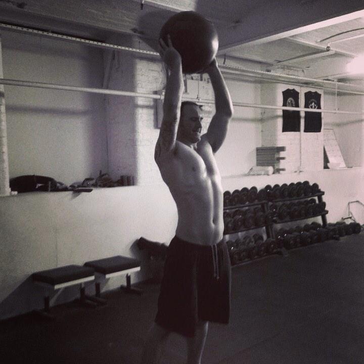Walkerstrength's tweet image. When lifting heavy shit above your head remember to smile😁