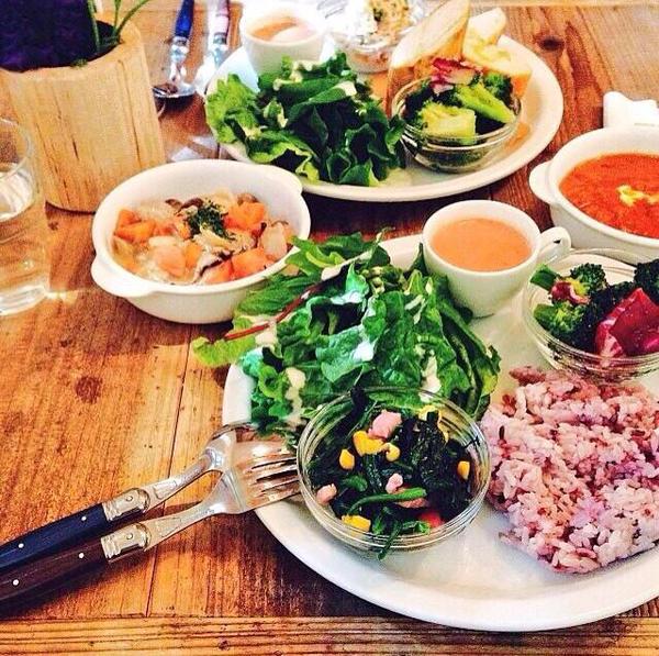 cafe_love2's tweet image. ディアシスターの撮影で 使われているカフェ 下ははお花屋さんで 上はカフェだそうです♪ 行ってみたい人RT！！！  #カフェ
#コーヒー
#コーヒー好きの人RT
#RTした人全員フォローする