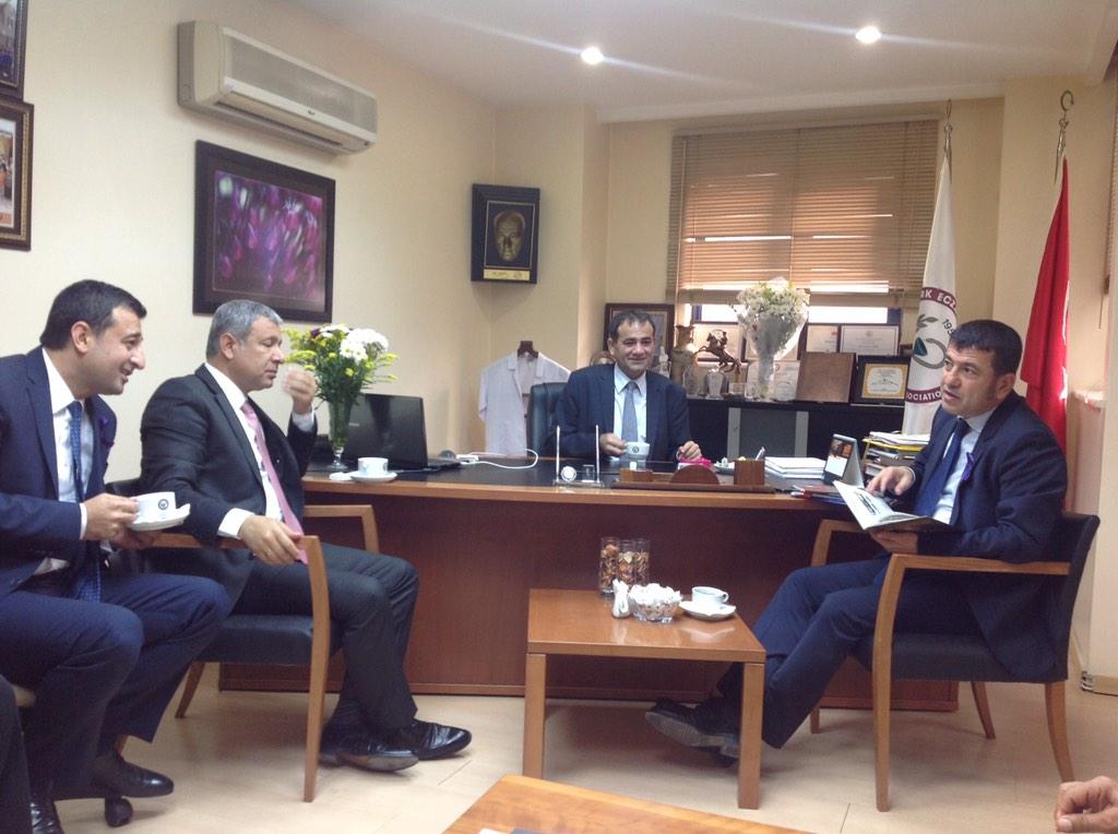 eczburhan's tweet photo. Genel Başkan Yard. @veliagbaba Adana Eczacı Odası'nı ziyareti @ersunozkan @eczozgurozel http://t.co/YIHuvp3m7m