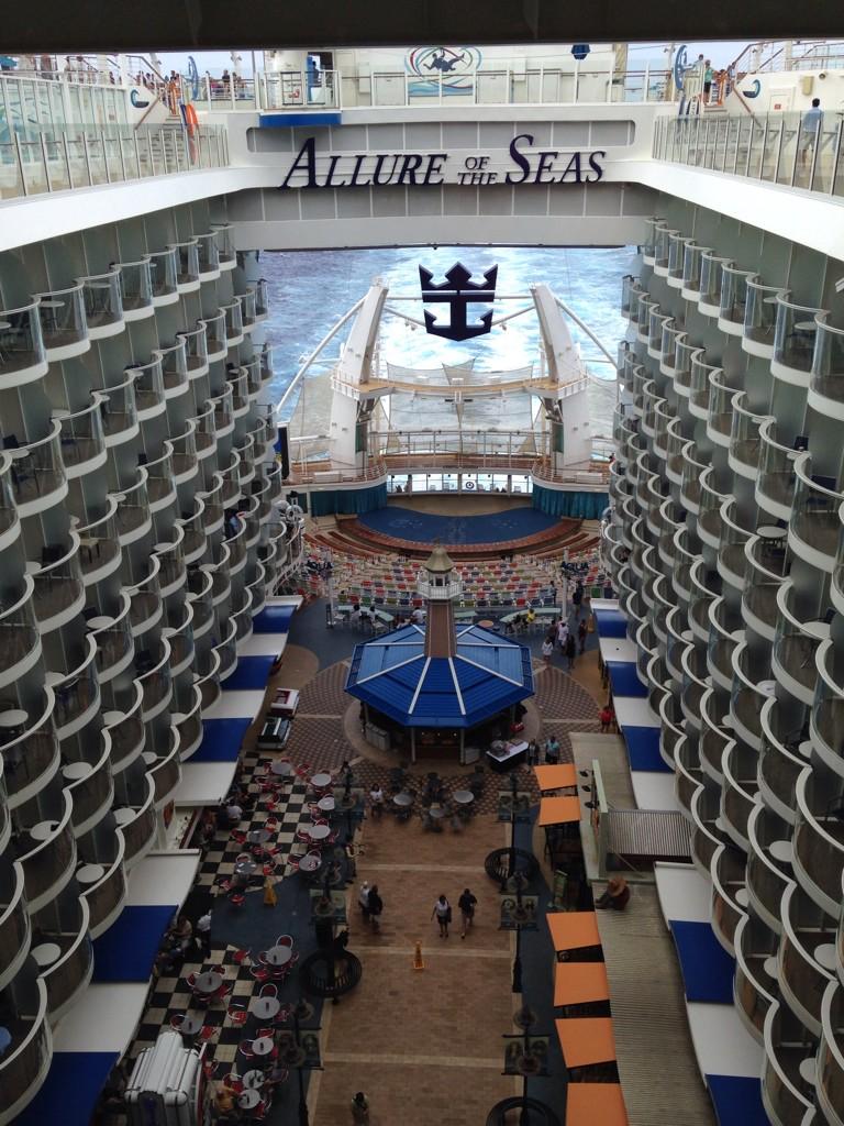 gemloucla87's tweet photo. Take me back to #allureoftheseas @MyRoyalUK @RoyalCaribbean http://t.co/p2HSA7lbXN