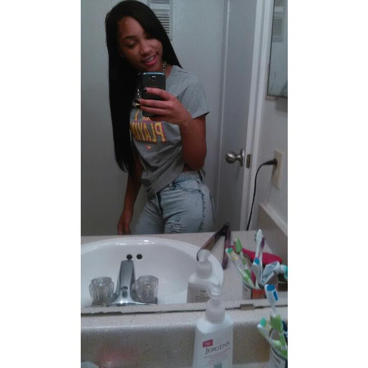 MarieeeYella's tweet photo. Woke up on Some Happy Jolly Shit ima get mines Aint nobody gone get it for me 💯🔐😘 http://t.co/dbc84cZQhL