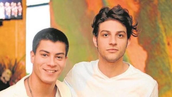 aboutchay's tweet photo. Novas fotos do Chay ao lado de Arthur nas gravações da vinheta de fim de ano da Globo. http://t.co/ebjI7VftTK