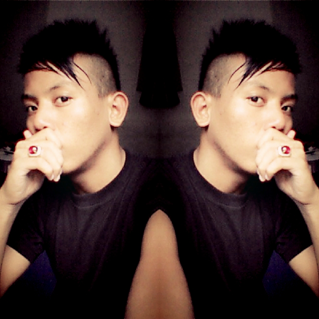 Nofree2611's tweet photo. #mirrorimage http://t.co/CGCAVEQ6KZ