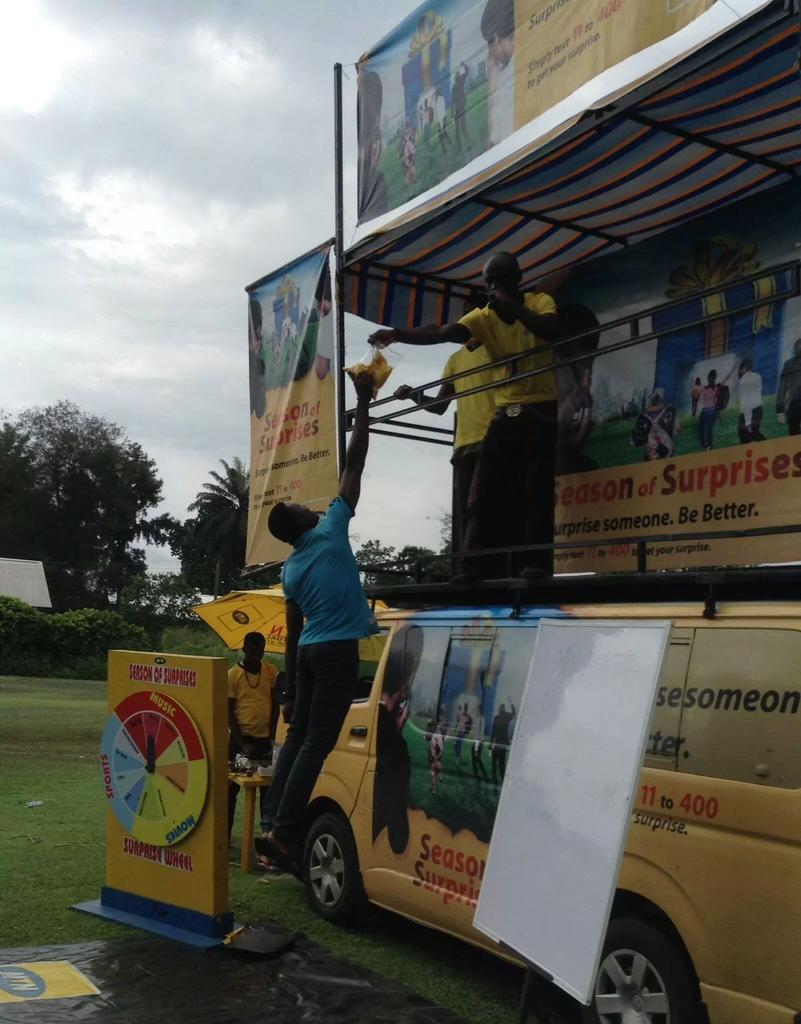 MarketingMixid's tweet photo. Yippee!!! Amiable Chidinma surprise students of Rivers State University of Science &amp; Technology @MTNNG #YelloEleven http://t.co/GgFABhi8ru