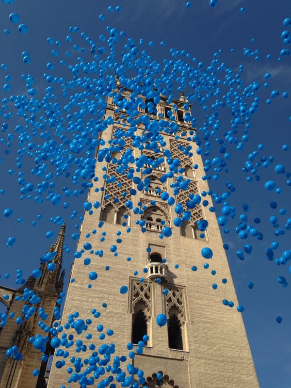 Juan Ignacio Zoido (@zoidoji) on Twitter photo Hemos lanzado 500 globos al cielo de Sevilla para homenajear a todos los niños y recordar sus derechos. <a href="/unicef_es/">UNICEF España</a> Hemos lanzado 500 globos al cielo de Sevilla para homenajear a todos los niños y recordar sus derechos. <a href="/unicef_es/">UNICEF España</a>