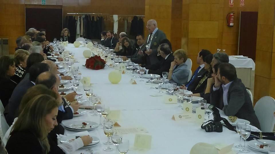 RotaryHuelva's tweet photo. Ayer nos visitó Gobernador @RDistrito2203 . Celebramos cena con más de 50 personas (autoridades, amigos y rotarios). http://t.co/J78yV4kksu