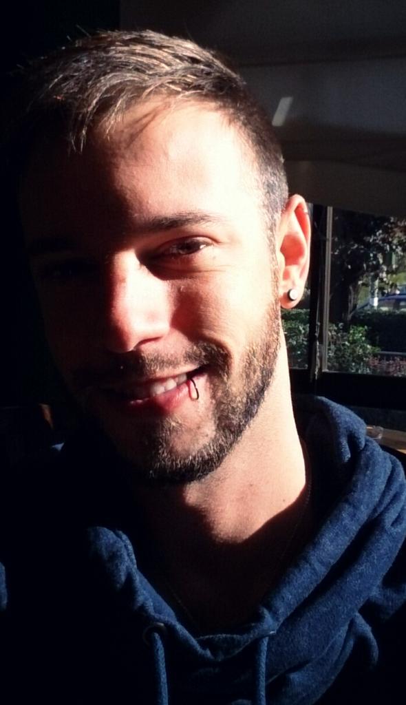 NenoAluXe's tweet photo. Un rayo de sol! #uoooooooo http://t.co/MJ6x6EfKD3