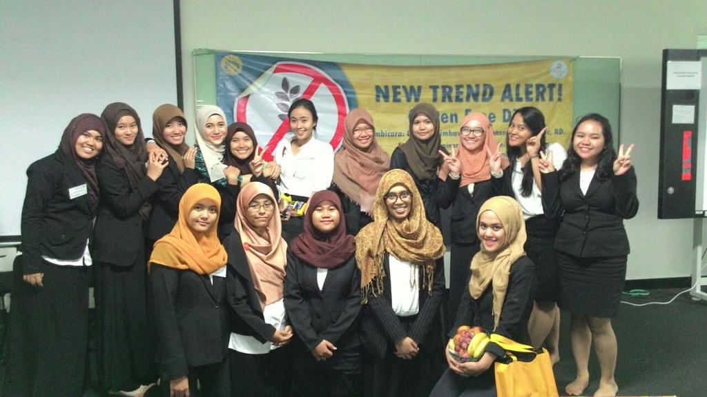 GlutenFreeUI's tweet image. Dan moderator Samsiyah, S.Gz @nengssam, yang telah mengisi acara Seminar Gluten Free Diet UI :)