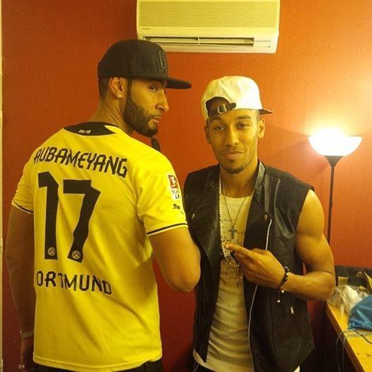 lafouine78's tweet photo. Ma voiture est Allemande comme le nouveau maillot de @Aubameyang7 http://t.co/UI0dJ1Qbzg