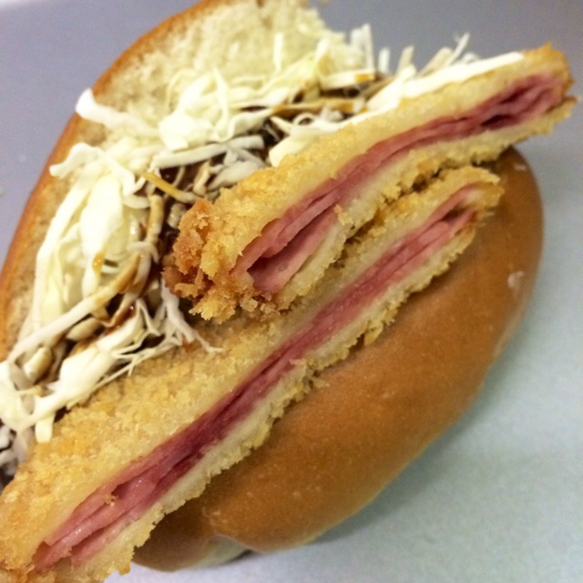 Danksuper's tweet photo. ハムかつサンド 2,5ユーロ http://t.co/6A28V33ej1