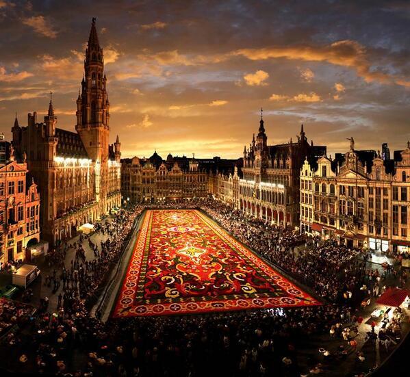 _Paisajes_'s tweet photo. Una bellisima imagen. Gran plaza, #Bruselas. http://t.co/sWGhIj3WWF