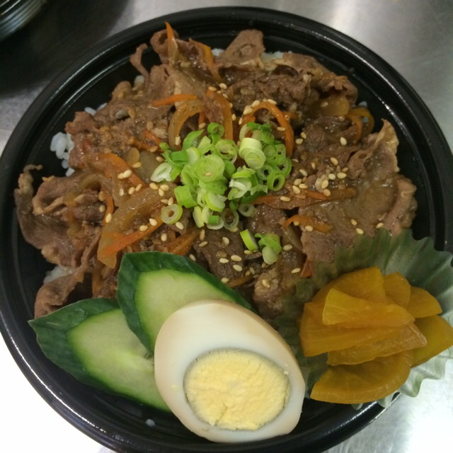 Danksuper's tweet photo. 今日のお弁当
牛焼き肉丼 8ユーロ！ http://t.co/G251xdNy5M