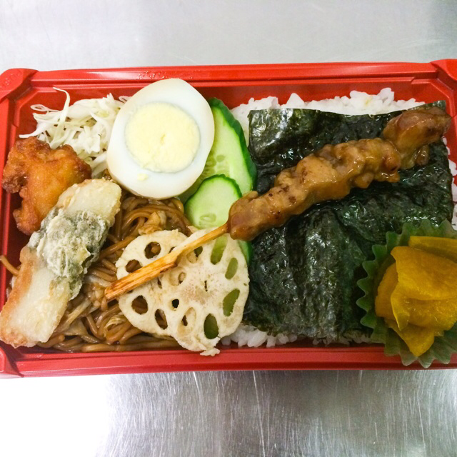 Danksuper's tweet photo. 今日のお弁当
日替わり(小) 6ユーロ！ http://t.co/tHZqbIO5tU