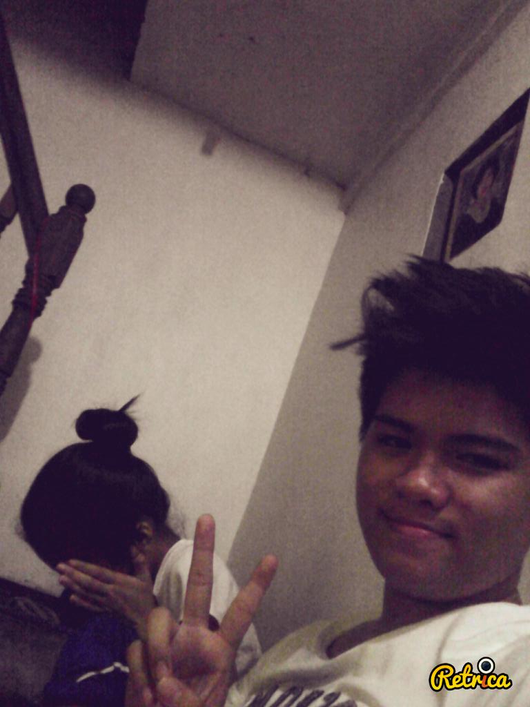 mskiyukie's tweet photo. Selfieng malupet muna bago umuwe with my FIRST AND LAST GIRLFRIEND!! Wahahahahhaha! #cornyyy http://t.co/2frLQ4mKPD