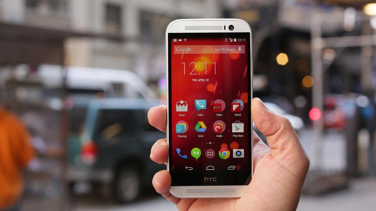 phonandroid's tweet photo. #HTCOneM8 #HTCOneM7 #GoogleEdition : #AndroidLollipop sera disponible dès vendredi !
http://t.co/SknvLaeo2n http://t.co/OKsrjgI8Ri