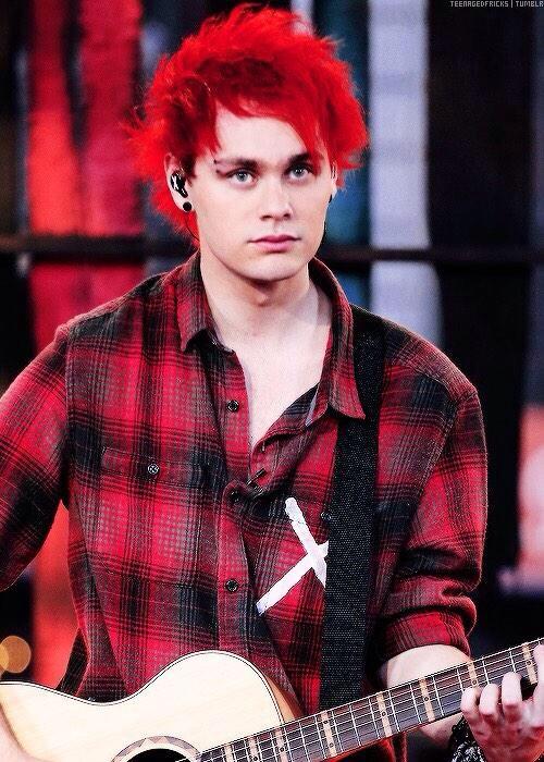 This idiots birthday tomorrow   happy birthday Michael Gordon Clifford aka babe  