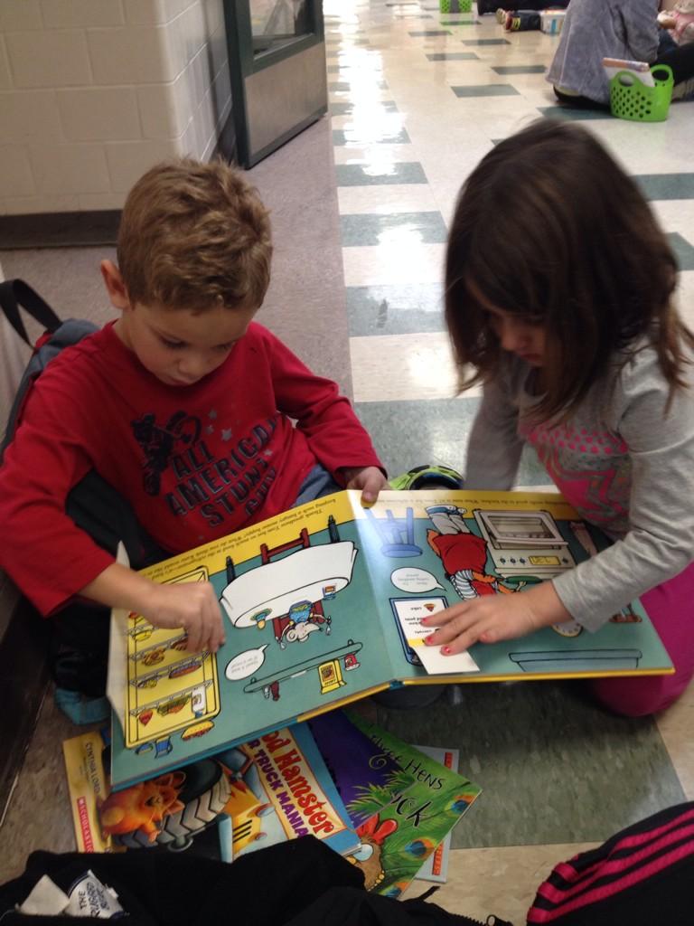 Bielefieldmps's tweet photo. We ❤️ reading!  #ReadAroundBielefield http://t.co/8pGaANubHo