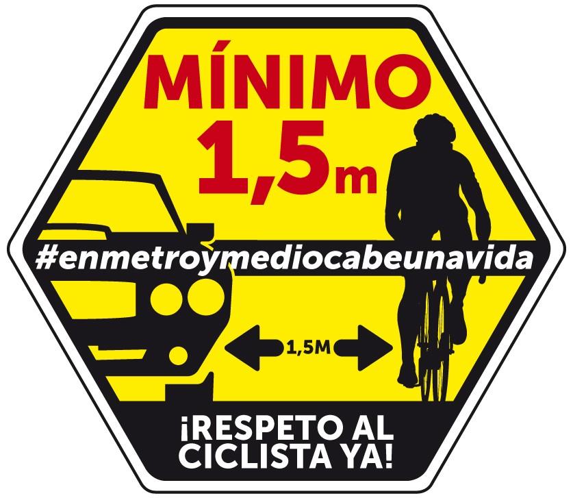guardiacivil's tweet photo. Guardias Civiles camuflados como ciclistas vigilan que se respete los 1,5 metros de seguridad http://t.co/K3ZyJ6esoc http://t.co/3Swrw1qYrX