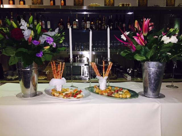 CafeVienna235's tweet photo. For you intimate party for up to 35 people seated or  up to 50 standing#caffevienna#Bromptonroad#ChristmasParty# http://t.co/TUPQgmS0yr