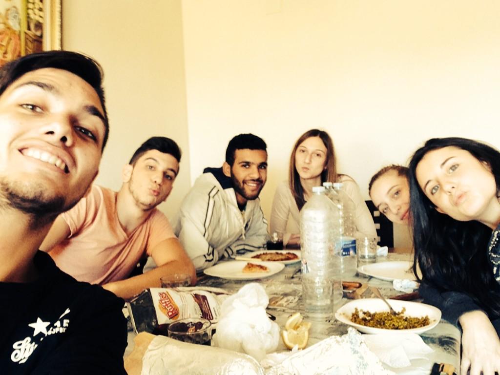 andreavidal16's tweet photo. Comida con buena compañia👌😁 http://t.co/mkvOfTQFz3