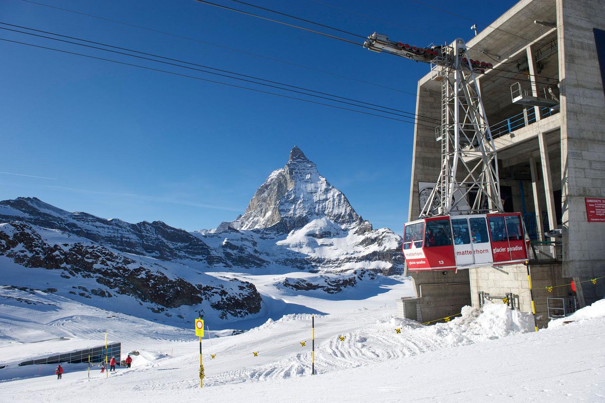 zermatt_tourism's tweet photo. Ab Morgen ist die grosse #Pendelbahn aufs #Matterhorn glacier paradise (3‘883 m) wieder offen. http://t.co/3ankDNmUbc http://t.co/V8hvsgvnPe
