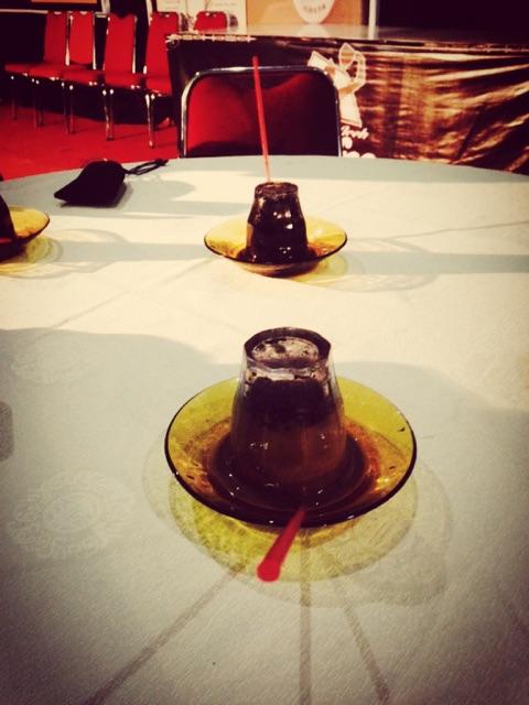 abdullikecoffee's tweet photo. Sebelum perform nyoba kopi khop khas aceh barat :) http://t.co/kJ2fC6K8rS